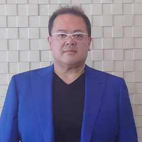 鈴木 裕己 氏