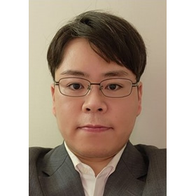 飯田 賢 氏